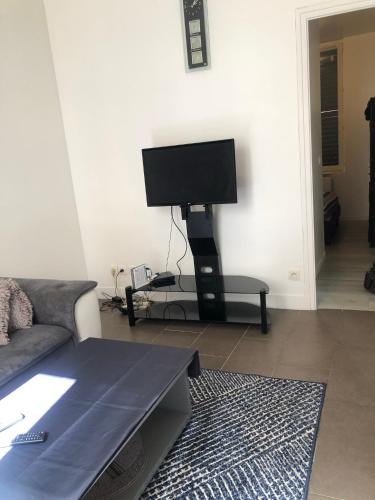 Clichy: appartement cosy à 3 min du tribunal.