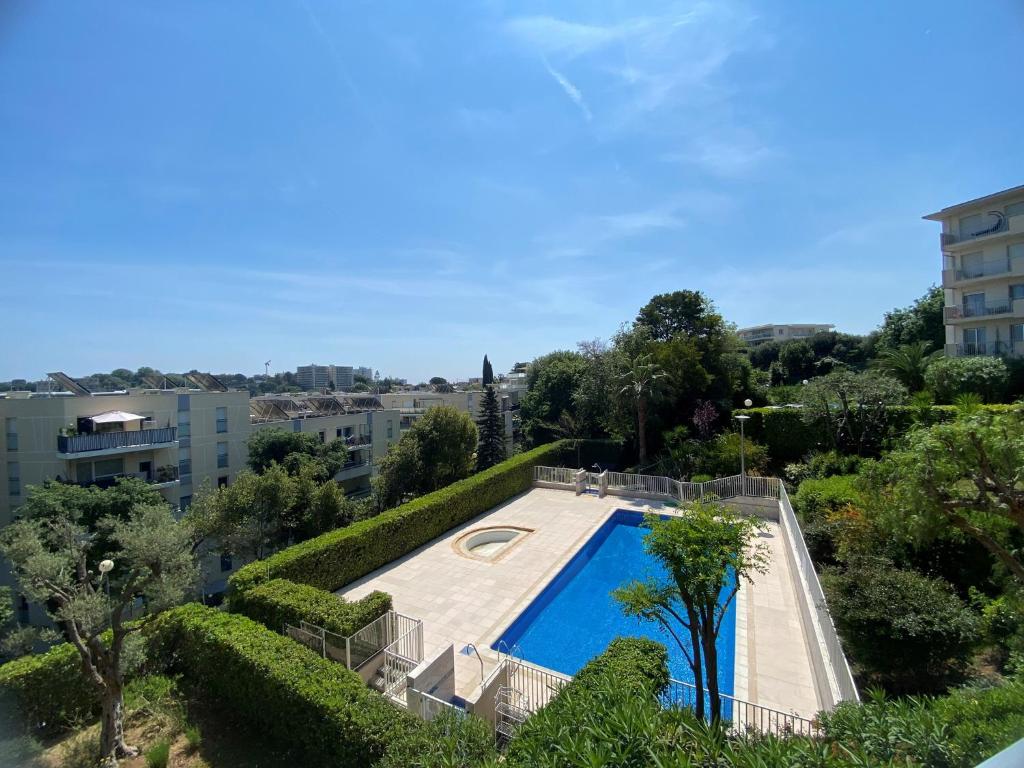 Appartement Clos des chênes 145 Route de Grasse 06600 Antibes