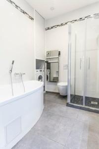 CLOSE CROISETTE-MODERN-A/C-CONGRESS-BEACHES