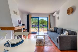 Club Bemposta 88A by Gestaz