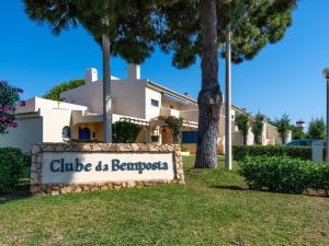 Clube Bemposta 78A by Gestaz