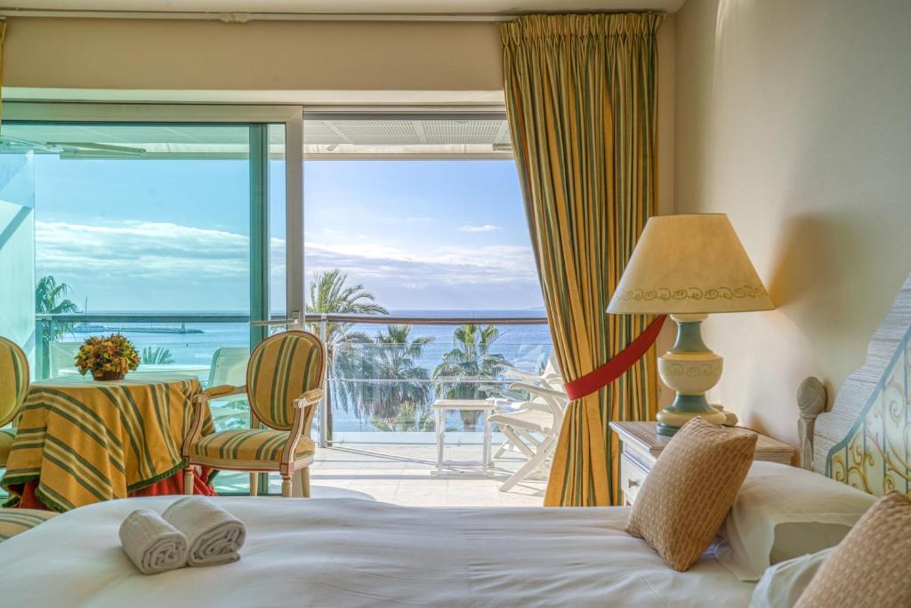 CMG - Appartement Croisette vue sur Mer 77 Boulevard de la Croisette, 06400 Cannes