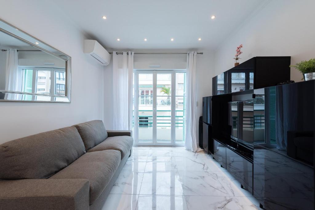 CMG - Bel appartement Juan-Les-Pins / terrasse - 2mn Plage 2 Avenue Louis Gallet, 06160 Antibes