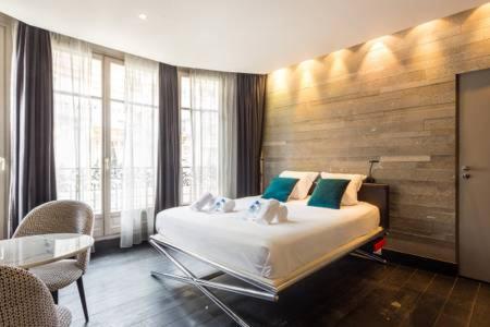 CMG -Deluxe Tour Eiffel 32 6 Avenue Fremiet, 75016 Paris