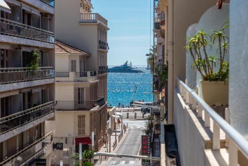CMG - Grand studio - 50m plage Cannes - terrasse vue mer