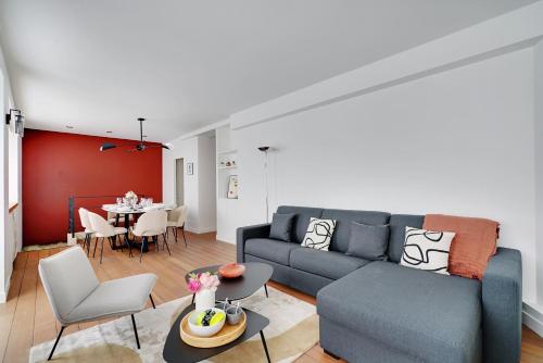 CMG - Magnifique triplex dans une rue prisee de Paris - 6P