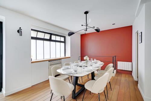 CMG - Magnifique triplex dans une rue prisee de Paris - 6P