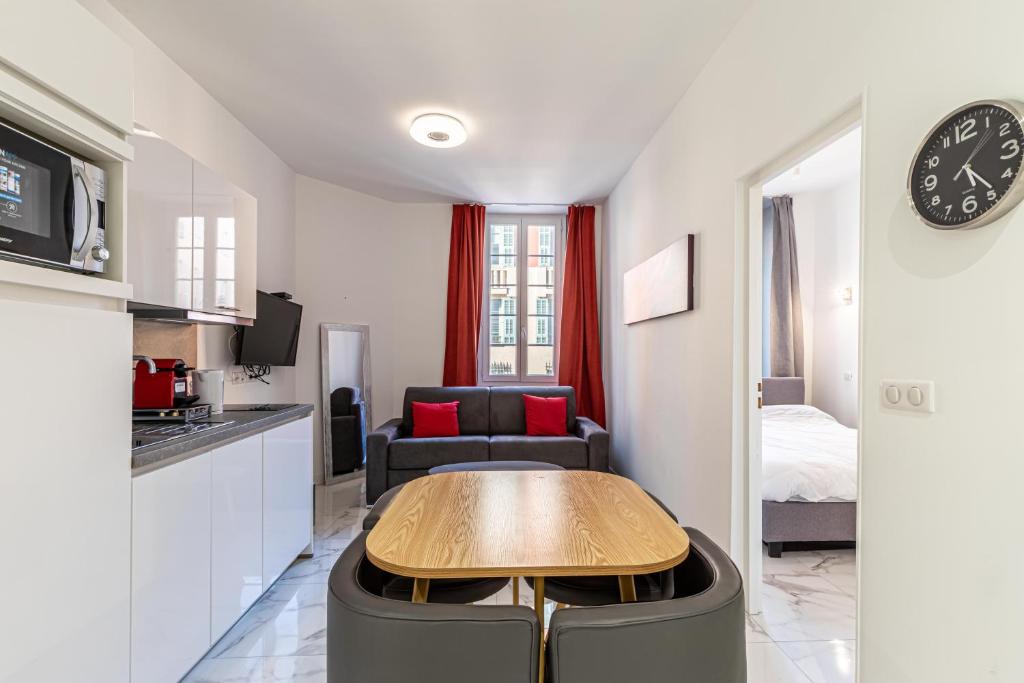 Appartement CMG - Superbe 2 pièces climatisé au coeur du Vieux Nice 14 Rue Saint-François de Paule 06300 Nice