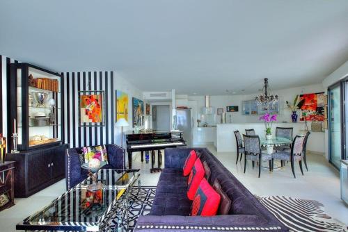 CMG - Superbe toit terrasse avec vue mer