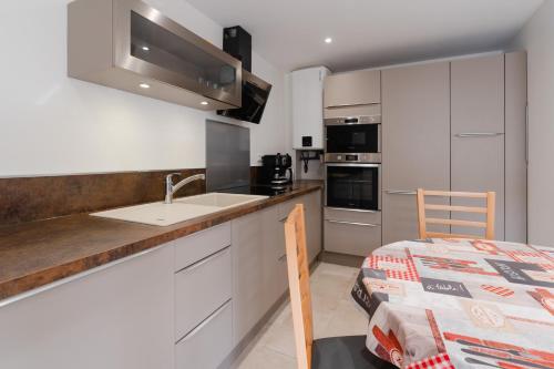 Co11 Appartement 3 pièces climatisé entièrement rénové