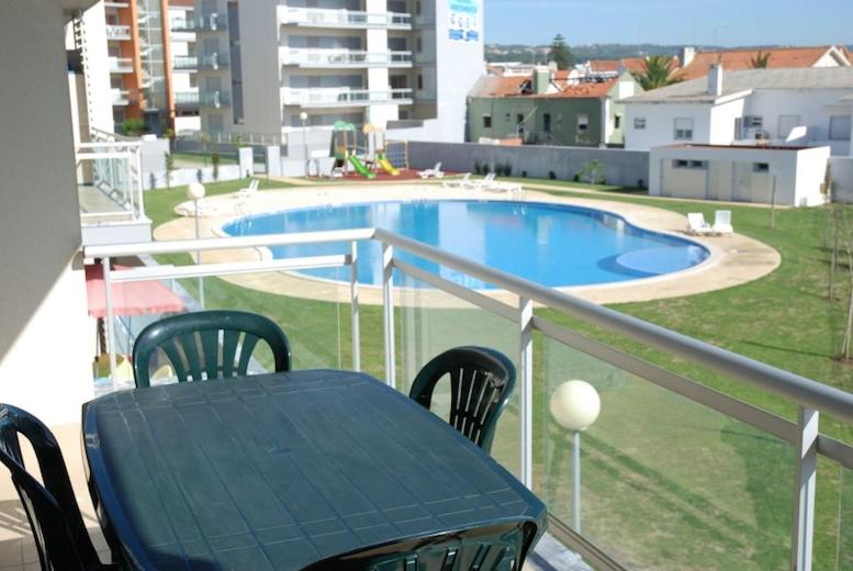 Appartement Coast - 3 bedroom apartment in complex with pool only 250 m from the beach Largo 28 De Maio, Nº 18, 1º Esq. 2460-682 São Martinho do Porto