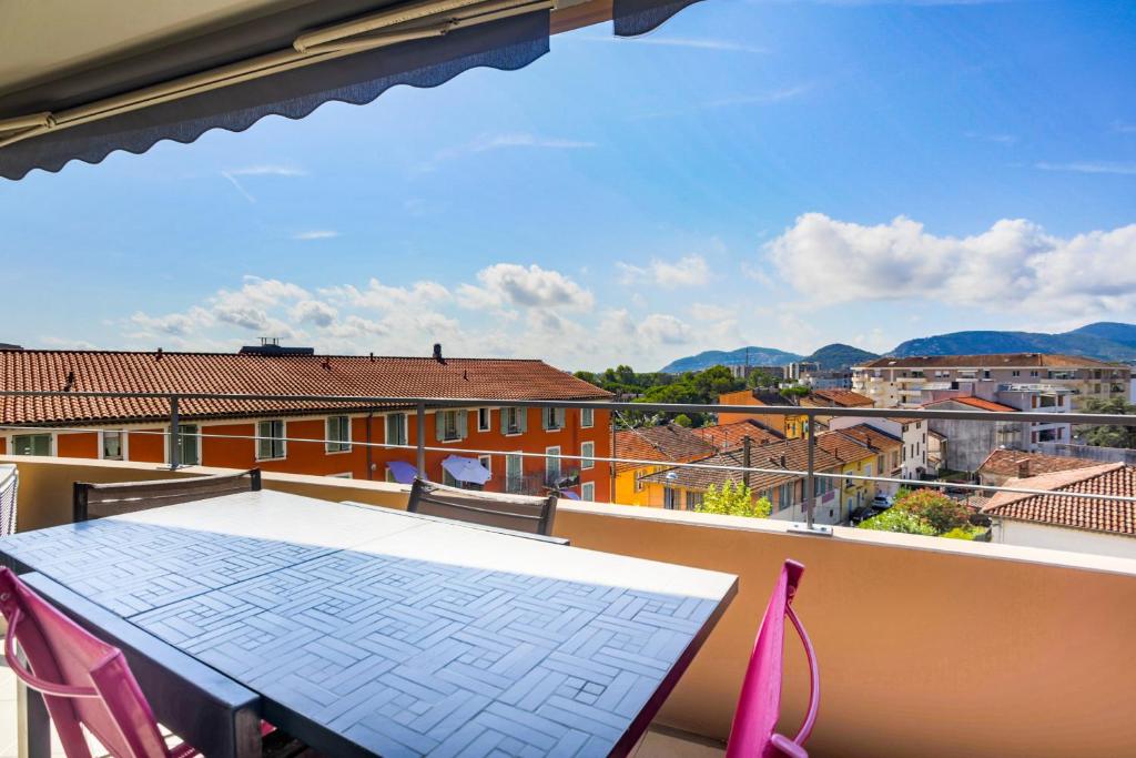 COAST KEYWEEK Duplex apartment in the city center with sea view