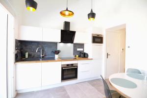 Appartement Coco Elaura Charming Duplex Apartment - 2 bedrooms - City center - WIFI 28 Rue Bellevue 64200 Biarritz Aquitaine