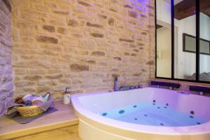 Cocon à Bulles Chic vue Cathédrale avec Spa-jacuzzi