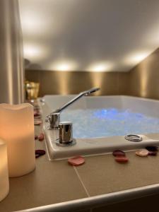 Cocon Blanc câlin - Jacuzzi privatif - Insolite à Saint Etienne
