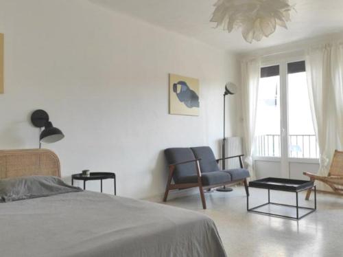 Cocon traversant deux balcons proche centre