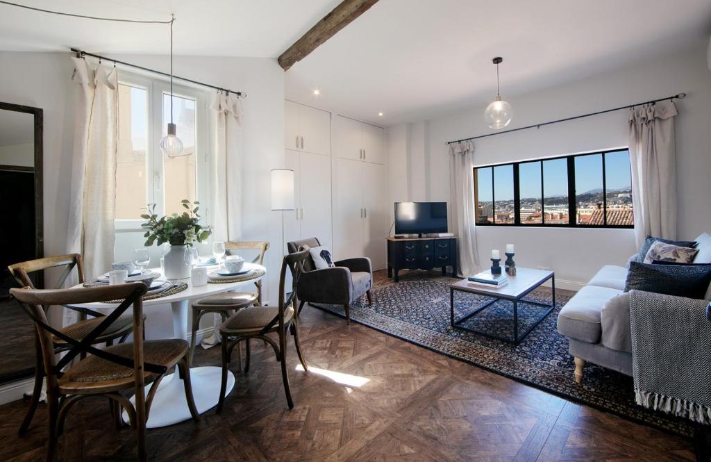 COCOON LOFT - MAGNIFIQUE LOFT SOUS TOIT, REFAIT A NEUF, VUES SPLENDIDES, CLIM, WIFi 6 Rue Benoît Bunico, 06300 Nice