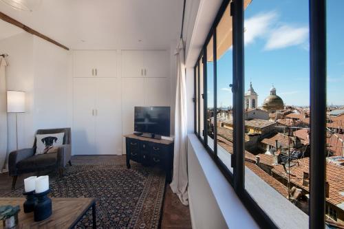 COCOON LOFT - MAGNIFIQUE LOFT SOUS TOIT, REFAIT A NEUF, VUES SPLENDIDES, CLIM, WIFi