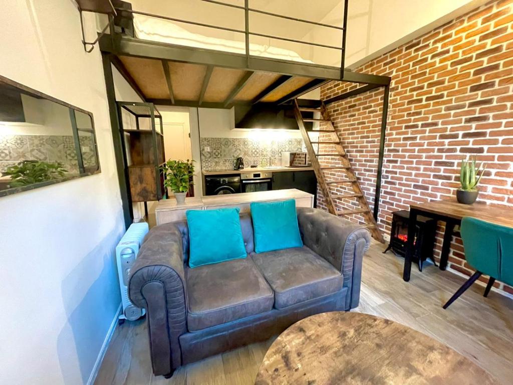 Cocooning & Modern Duplex City Center Carabacel 25, Floor 2 3 Montée Desambrois, 06300 Nice