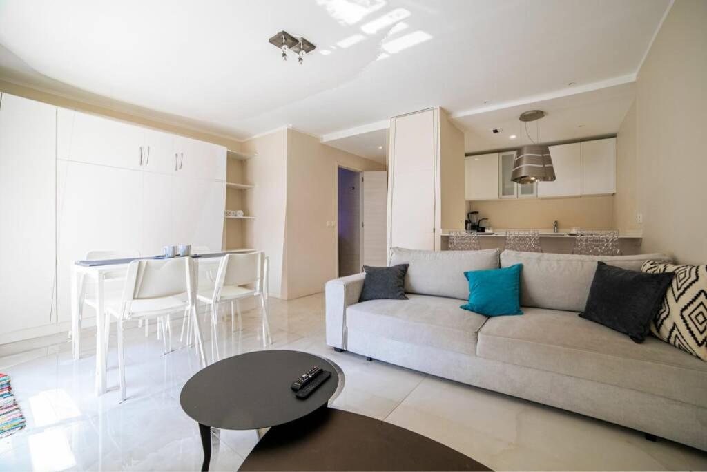 Appartement Coeur De Cannes 6 Rue des Frères Casanova 06400 Cannes