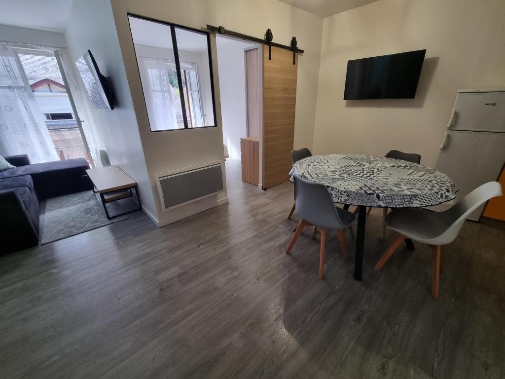 Appartement Coeur de Cauterets appartement 53m² 4/6 personnes 17 Rue de la Raillère 65110 Cauterets