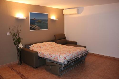 Coeur de Fréjus, appartement 3 pièces climatisé, terrasse, barbecue, piscine & parking