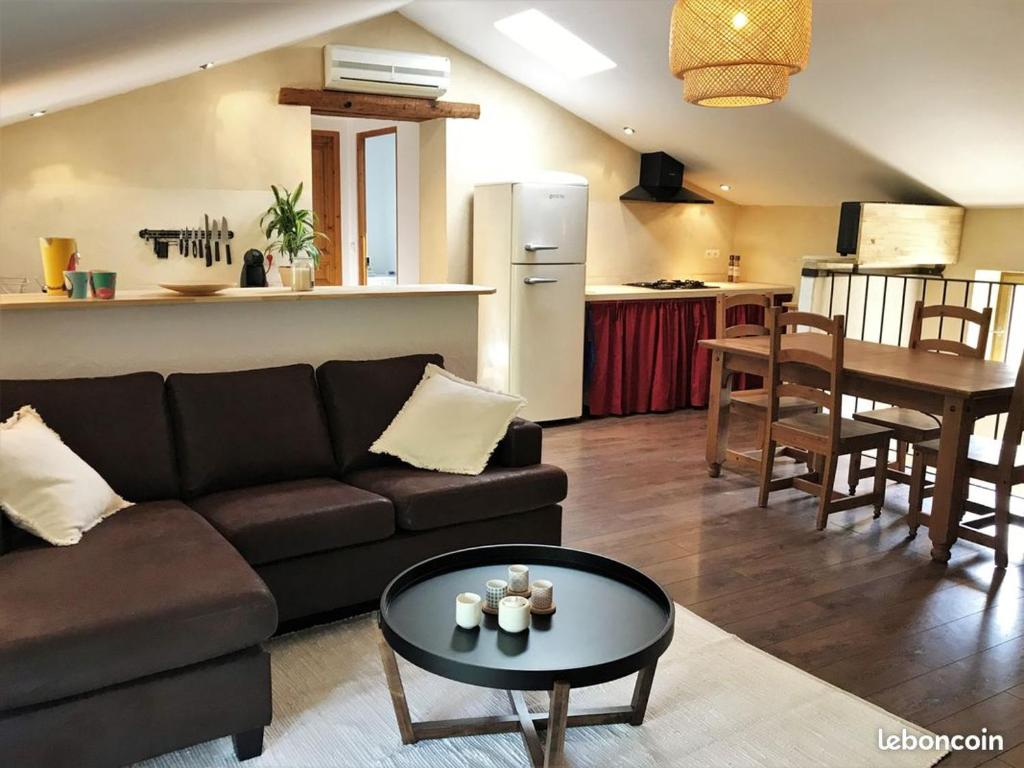 Appartement COEUR de GOUDARGUES! Gîte 2 ou 3 pers , Extérieur, Clim 16 Avenue de l'Écluse 30630 Goudargues