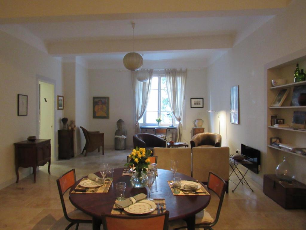 Appartement Coeur de l'Arquet 8 Rue Jean-Jacques Rousseau 84800 LʼIsle-sur-la-Sorgue