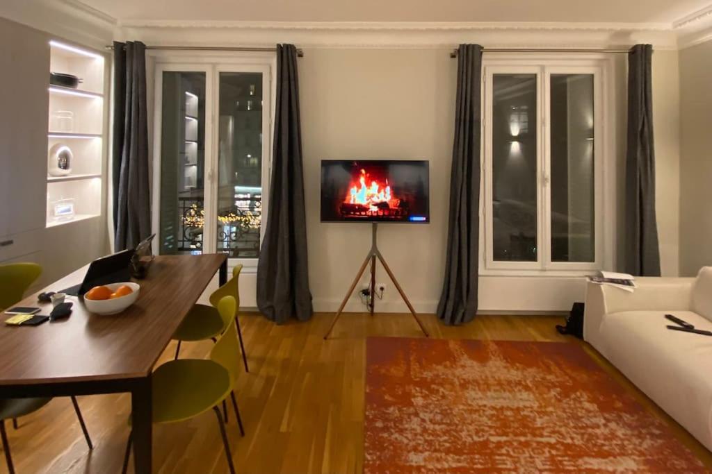 Coeur de Montorgueil angle Tiquetonne ensoleillé 54 Rue Tiquetonne, 75002 Paris