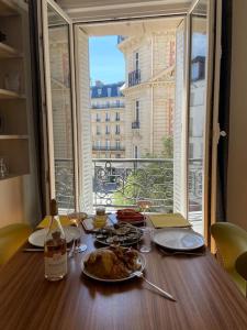 Appartement Coeur de Montorgueil angle Tiquetonne ensoleillé 54 Rue Tiquetonne 75002 Paris Île-de-France