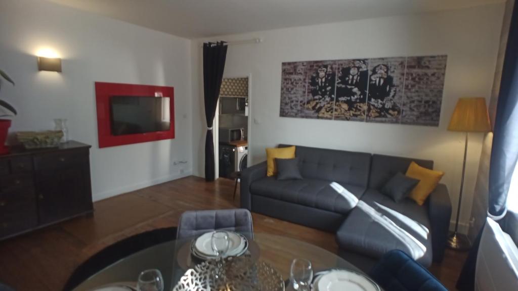 Appartement Coeur de ville, calme, spacieux,Parking et wifi ! 13 Rue Daniel Boutet 28000 Chartres