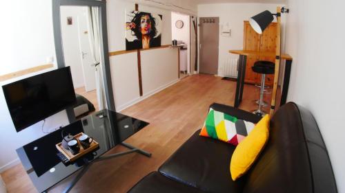 Coeur de ville, joli 2 pieces au 1er étage, Wifi !