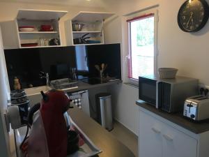 Coeur de ville, joli 2 pieces au 1er étage, Wifi !