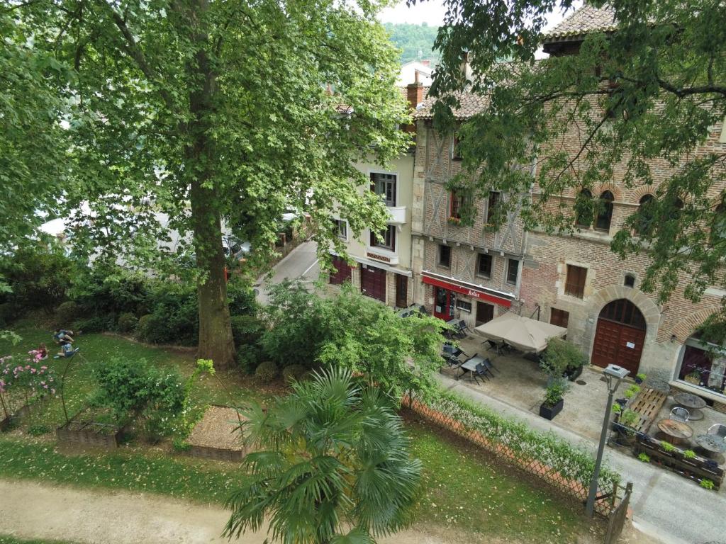 Appartement COEUR HISTORIQUE Appartement T3 dans bâtisse XVème Etage 01 46 Rue Daurade 46000 Cahors