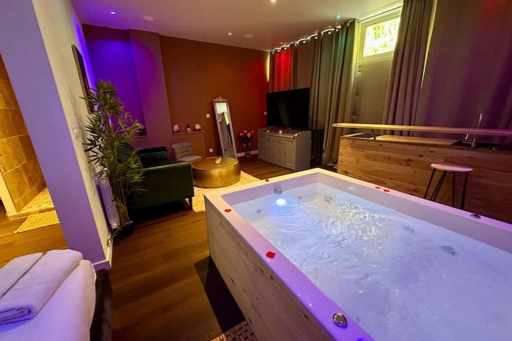 Colline, La suite spa privée, Netflix-clim 195 Rue de la Colline, 54000 Nancy