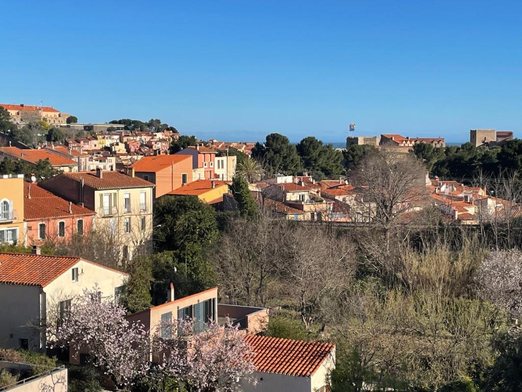 Collioure, bel appartement de 40m2 avec balcon et parking residence Lléventina rue Taillefere à Collioure, 66190 Collioure