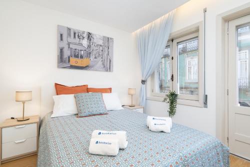 Colorful Bright Flat with Balcony by Host Wise