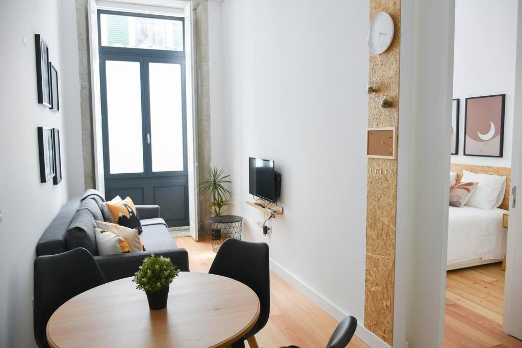 Comfort next to main avenue and metro Trindade 215 Rua do Alferes Malheiro, 4000-059 Porto