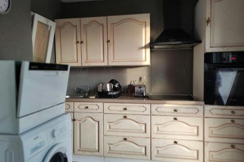 Comfortable 67m with small loggia in Avignon