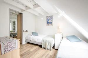 Comfortable air-conditioned T3 in the heart of Amboise with parking space