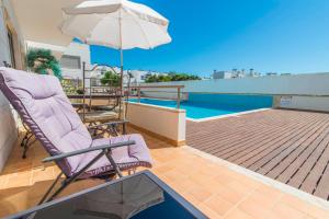 Comfortable and friendly 2BedroomApt with Pool, terrace, Bbq, Ac in Santa Luzia