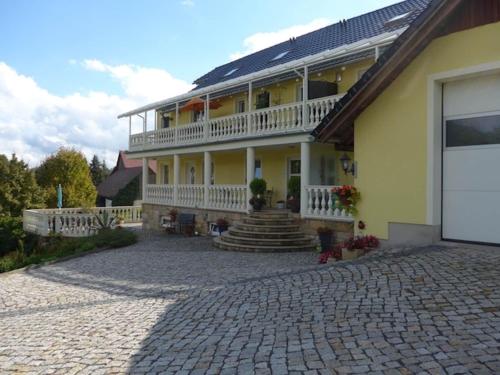 Comfortable apartmemt in Lichtenhain with balcony