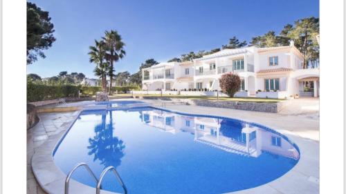 Comfortable apartment, Algarve Albufeira, 10 mn walk from Falésia beach