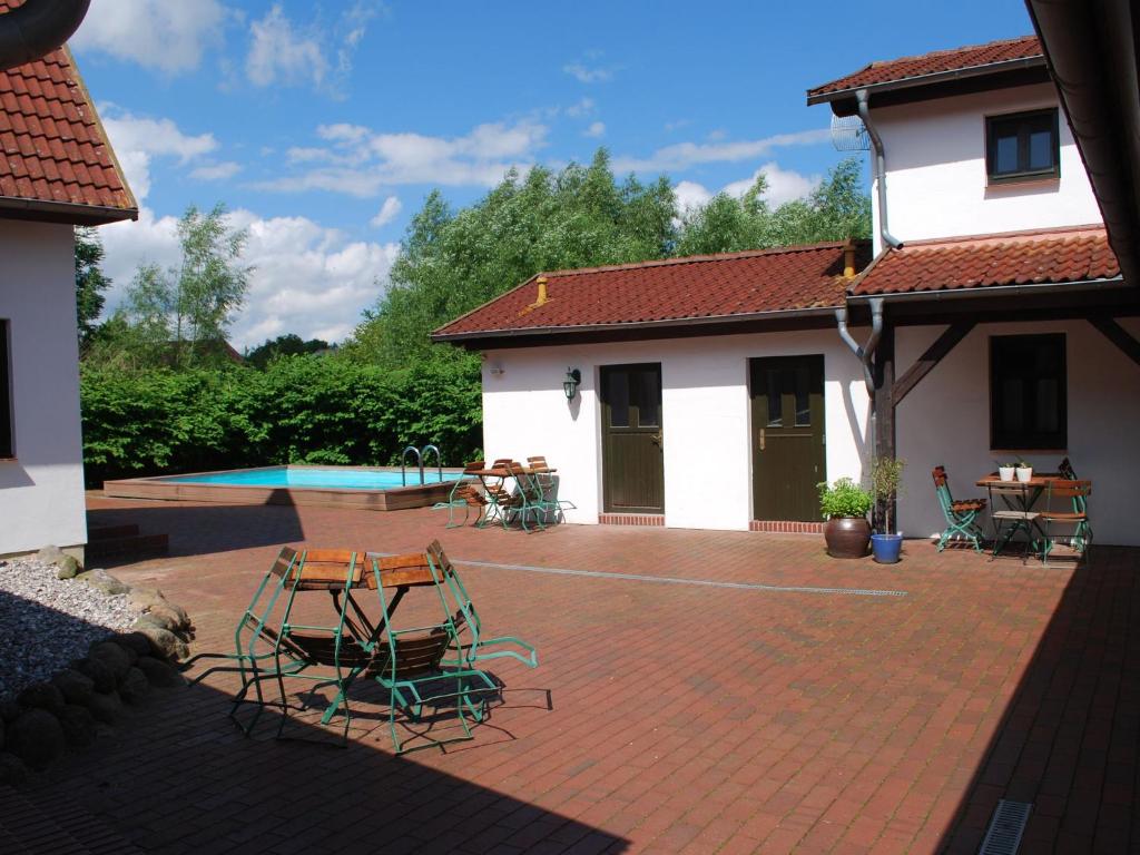 Comfortable apartment in Dargun Mecklenburg with Garden , 17159 Barlin