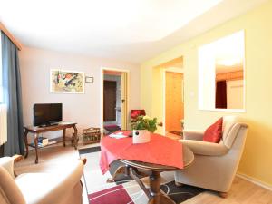 Comfortable Apartment in K hlungsborn with Parking