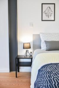 Comfortable&Central w/balcony-9 min walk Trindade