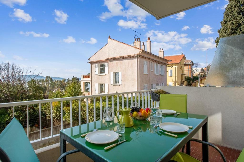 Appartement Comfortable flat with seaview terrace in Toulon - Welkeys 30 rue Gubler 83000 Toulon