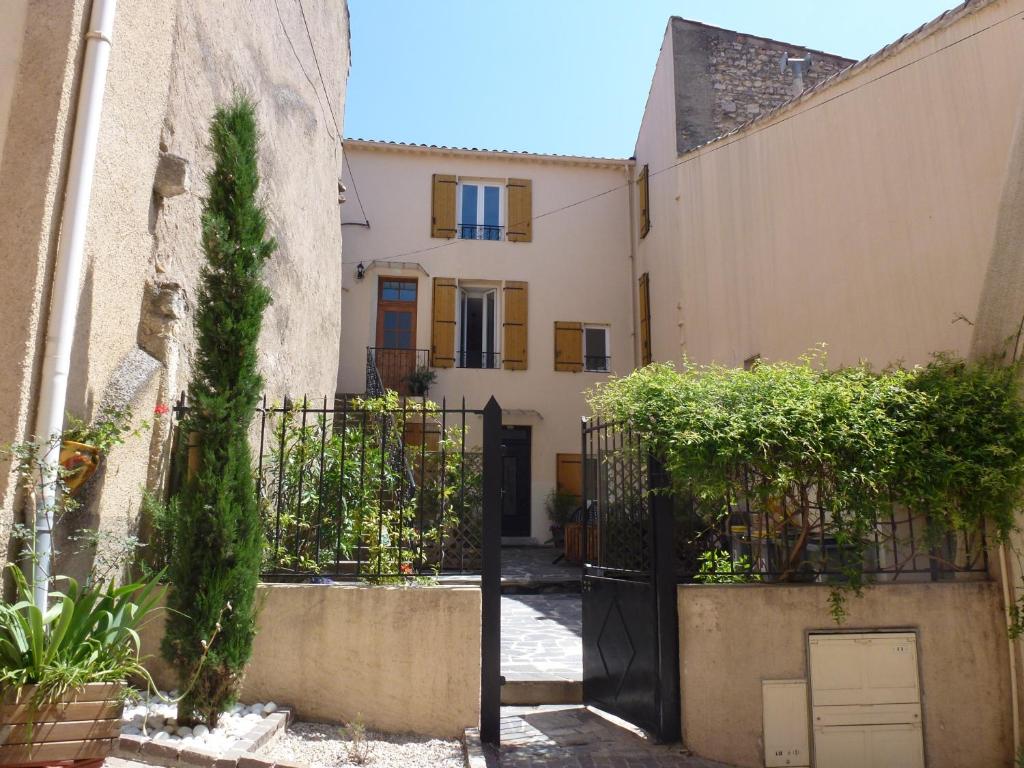 Appartement Comfortable Gite (2) in attractive Languedoc Village 15 Rue Francaise, Magalas, FRANCE 34480 Magalas