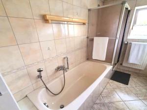 Comfy Apartment in Povlja near Sea