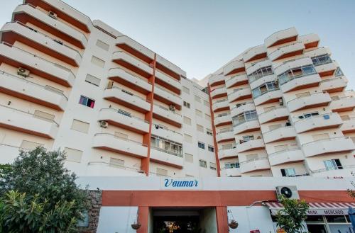 Completely renovated apt ☼ pool, parking, balcony
